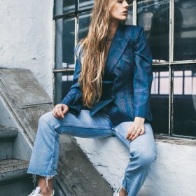 La giacca in denim vincente della stagione e come abbinarla
